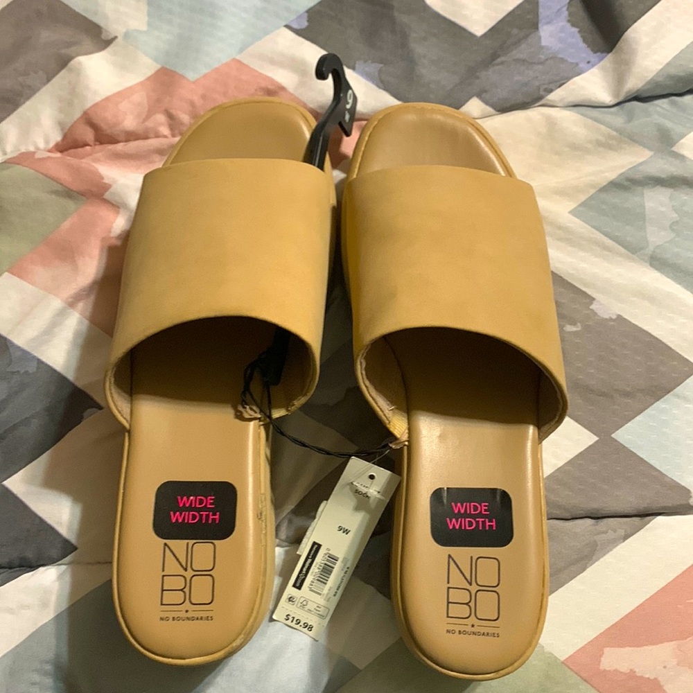 Women Sandal Shoe - Size 9W